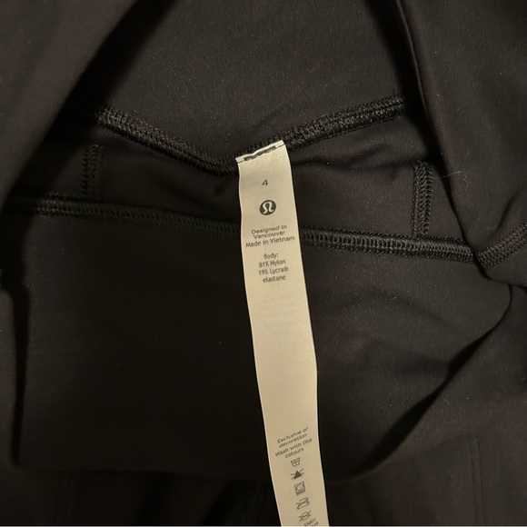 NWOT LULULEMON BLACK ALIGN JOGGER SIZE 4 28” INSEAM NULU FABRIC - Picture 5 of 10